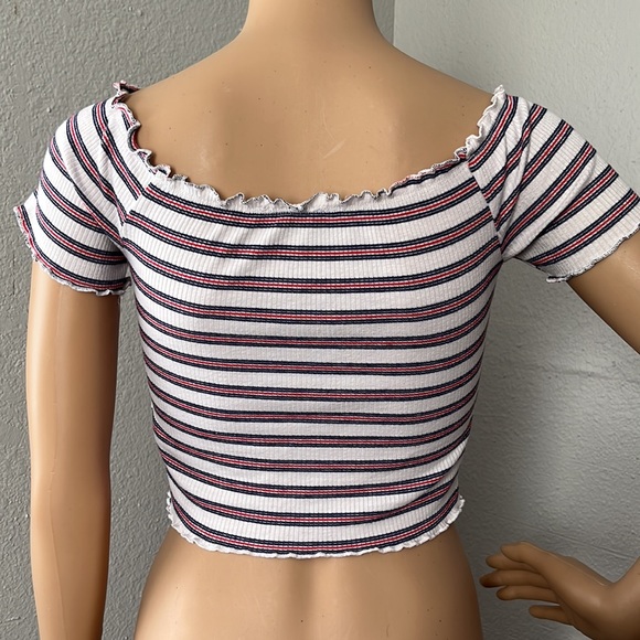 Timing Crop Top - Picture 2 of 9